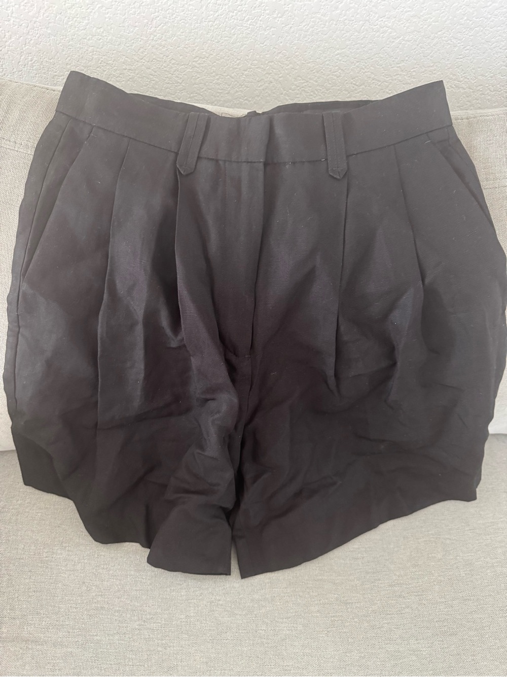 Massimo Dutti Black Pleated High-Rise Women's Shorts